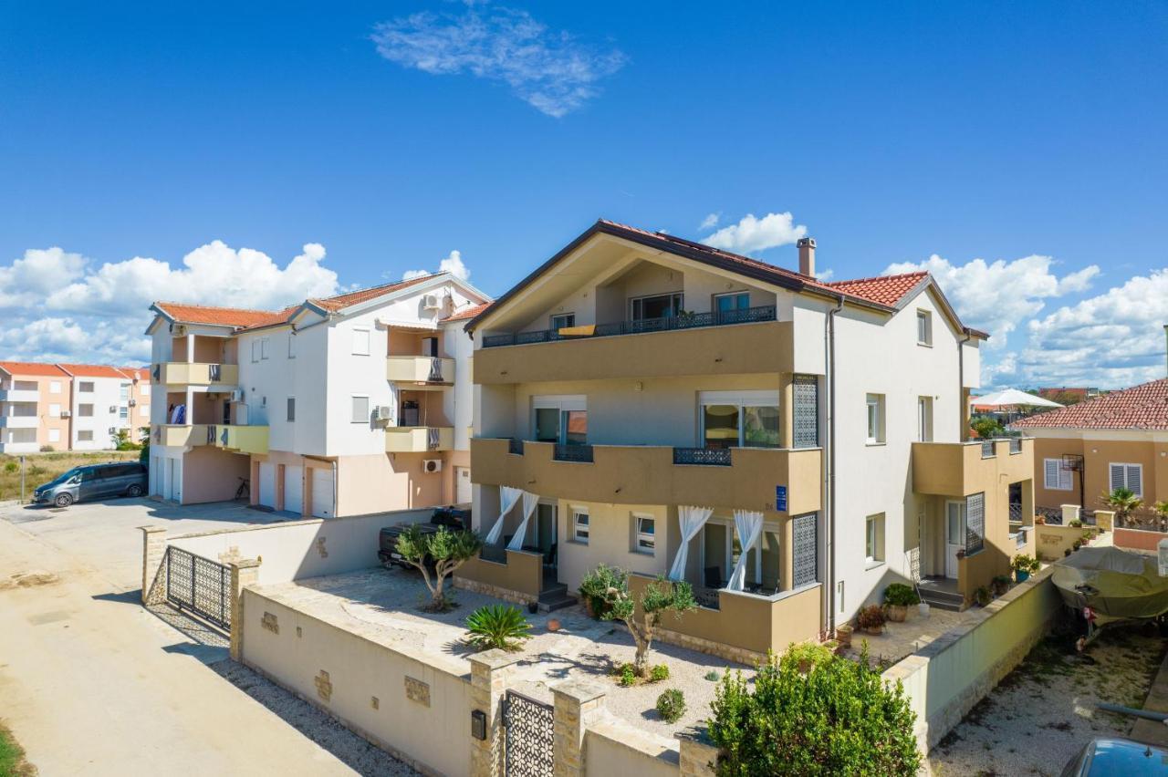 Apartments Nella Privlaka  Bagian luar foto